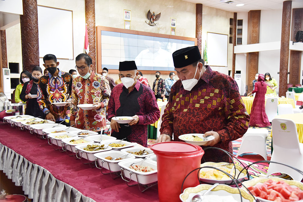 Buka Puasa Bersama Bupati Dan Wakil Bupati, Ingatkan Harus Waspada Terhadap Covid-19